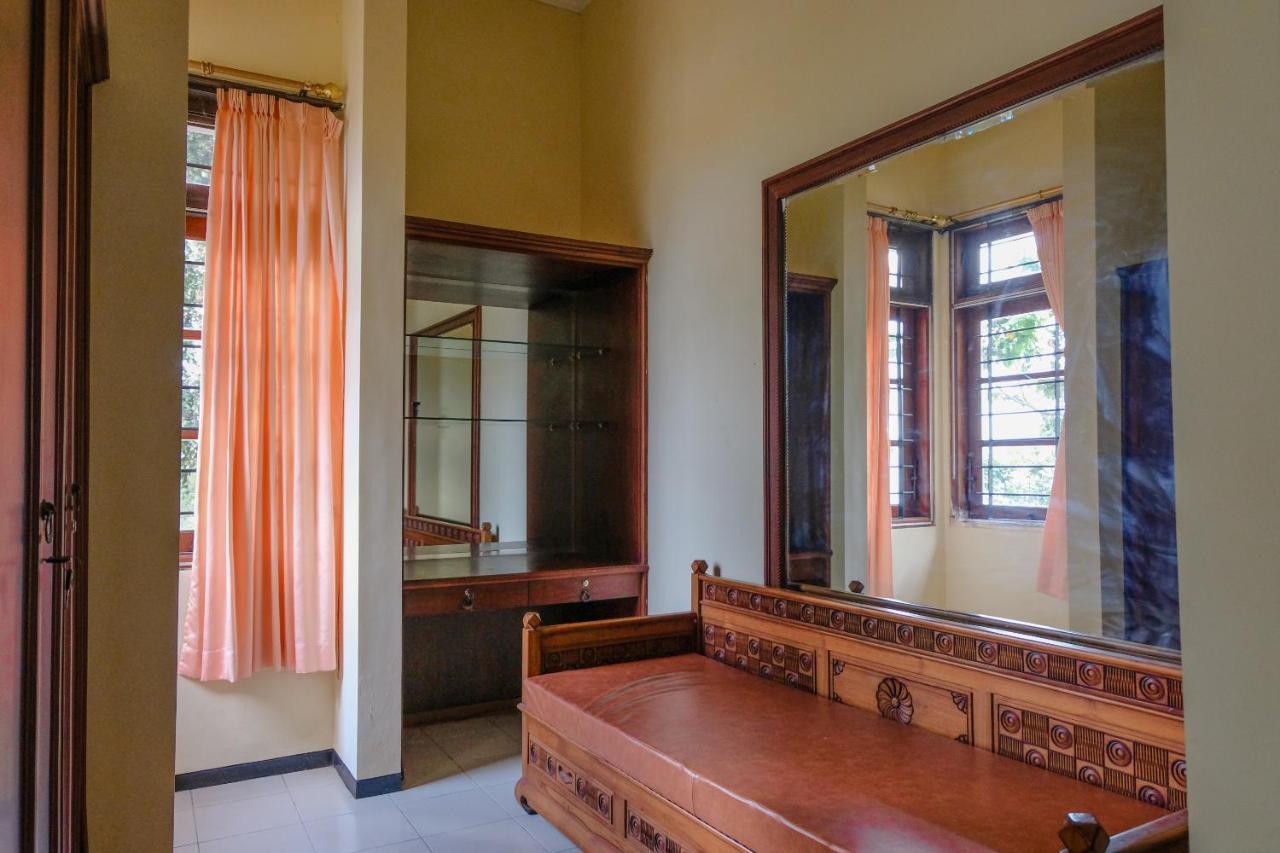 Spot On 1767 Villa Anggur Panderman Batu  Buitenkant foto